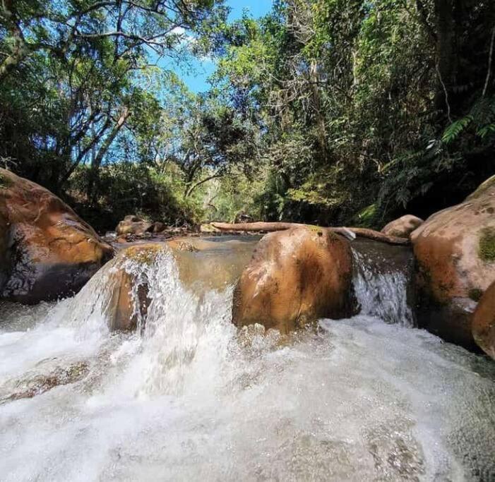 Chalé aconchegante em estância climática Santo Antônio do Leite Esterno foto