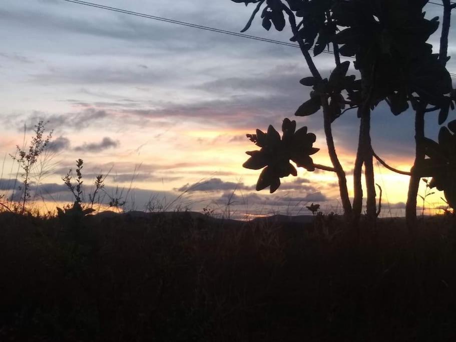 Chalé aconchegante em estância climática Santo Antônio do Leite Esterno foto