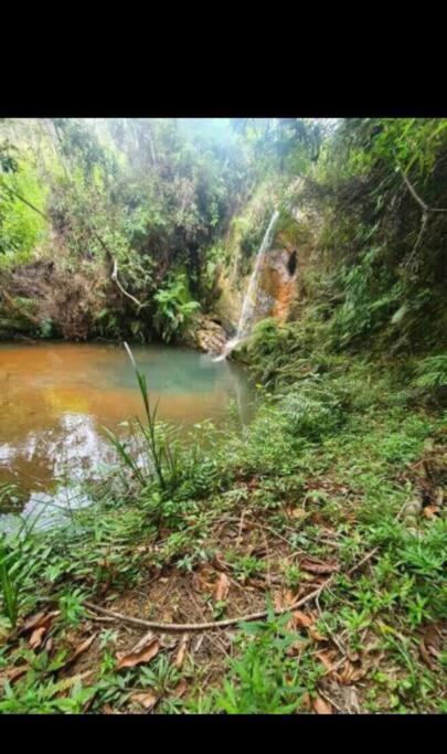 Chalé aconchegante em estância climática Santo Antônio do Leite Esterno foto